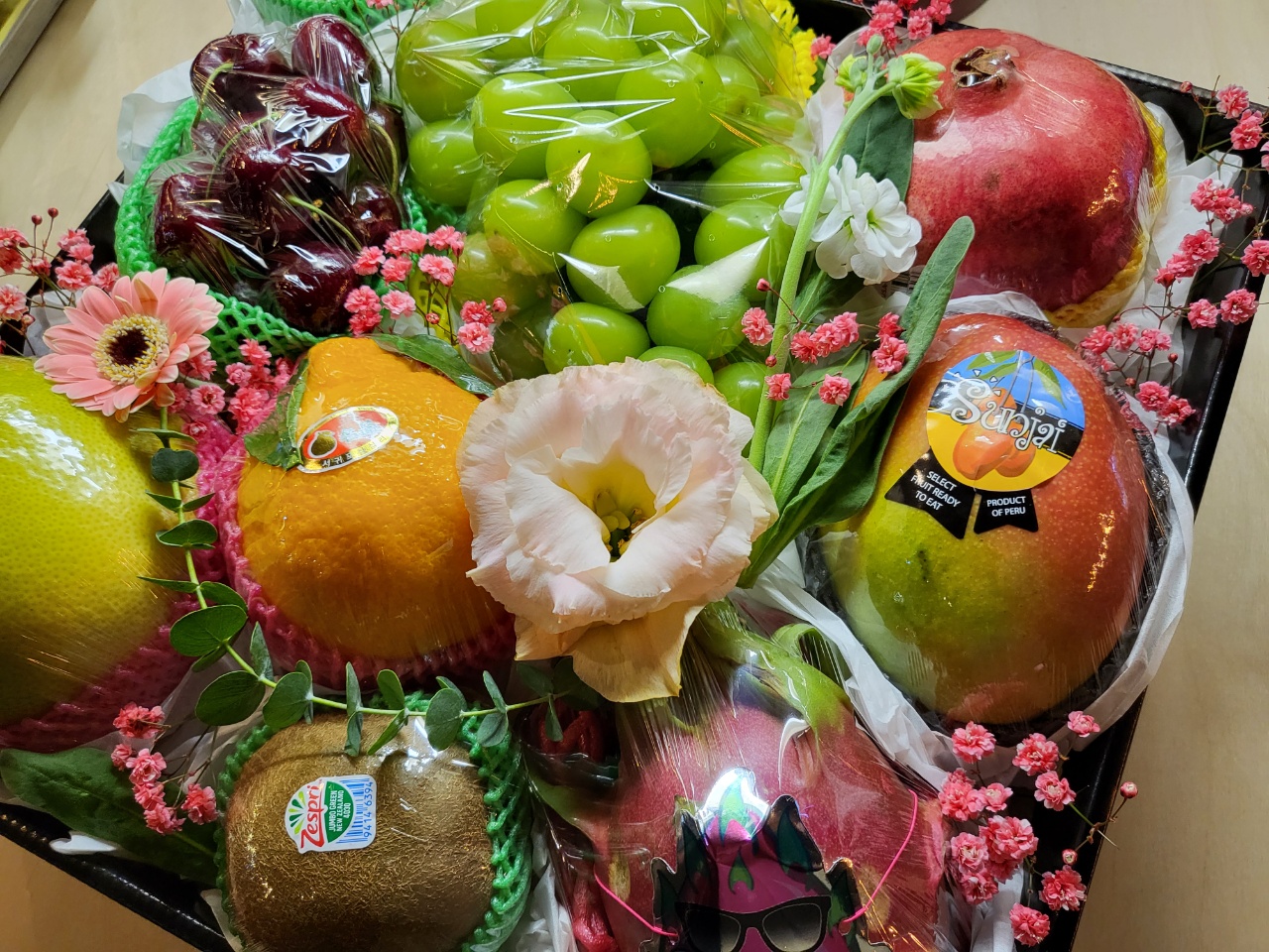 여러가지 과일이 담긴 프리미엄 과일선물세트